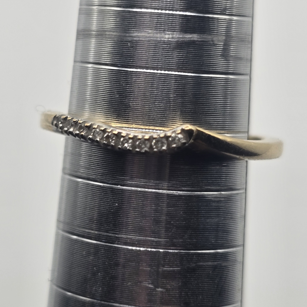 7.5 14k Gold and Diamond Women's Ring - Picture 9 of 9
